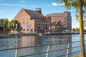 Privatklinik Duisburg am Hafen Frontsicht auf das schöne Gebäude der Privatklinik Duisburg am Hafen.
